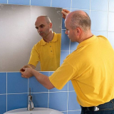 Jak zavěsit zrcadlo na zdi